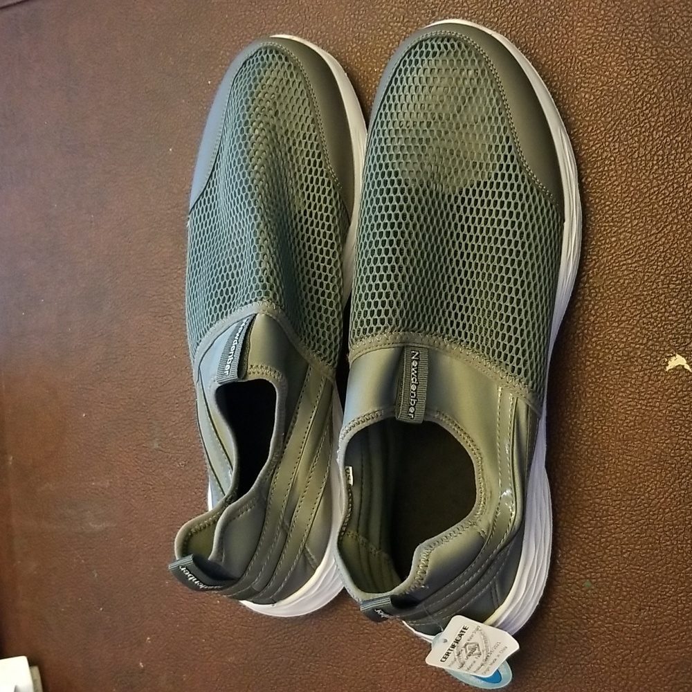 Men's water shoes